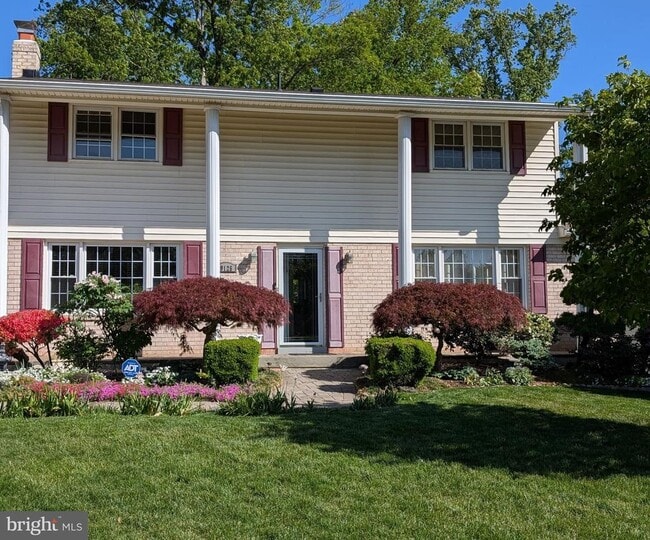 Building Photo - 9125 Donna Dean Dr