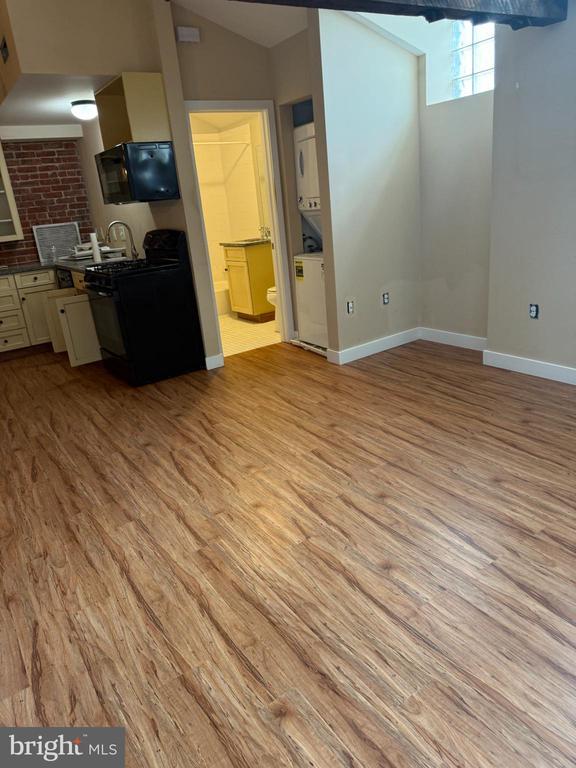 Building Photo - 550 N 52nd St