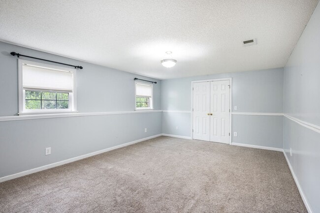 Building Photo - 107 Deer Field Hills