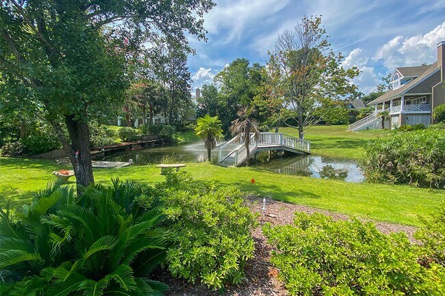 Building Photo - Beautifully FURNISHED Off Season 3bd/2.5 BA Single Family Home