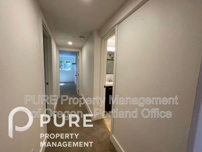 Building Photo - 4004 NE Mallory Ave