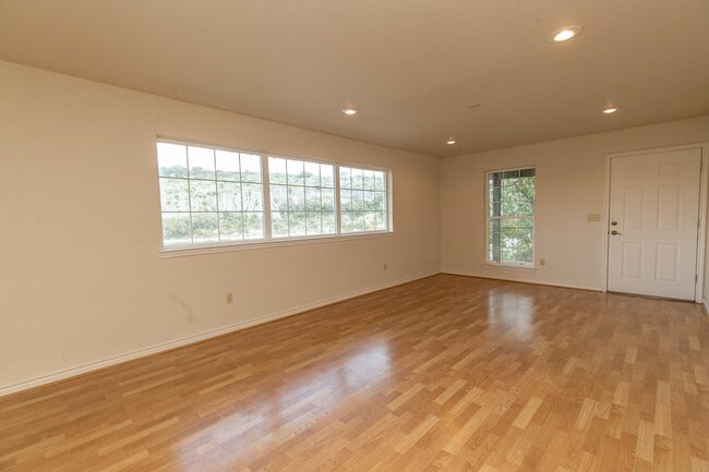 Building Photo - 830 Los Escondidos Rd