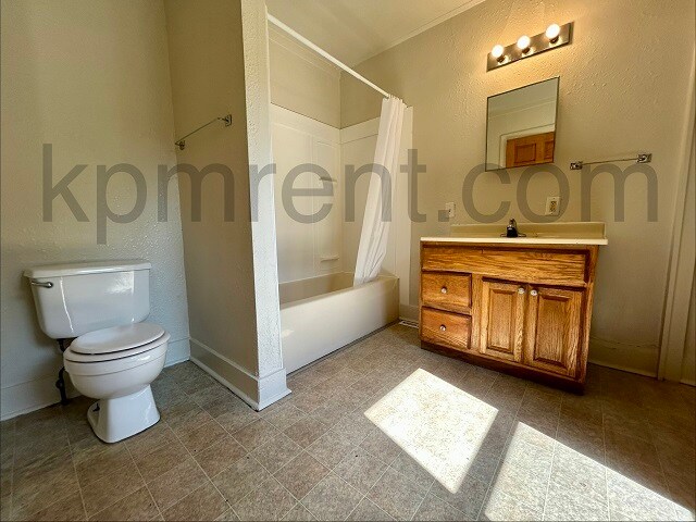 Building Photo - 1207 9th St NE