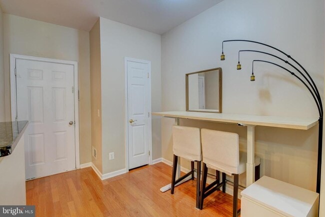 Building Photo - 43920 Hickory Corner Terrace