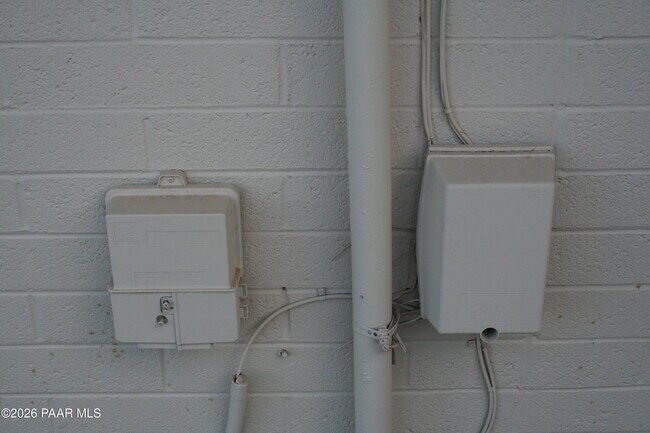 Building Photo - 11014 W Cheryl Dr