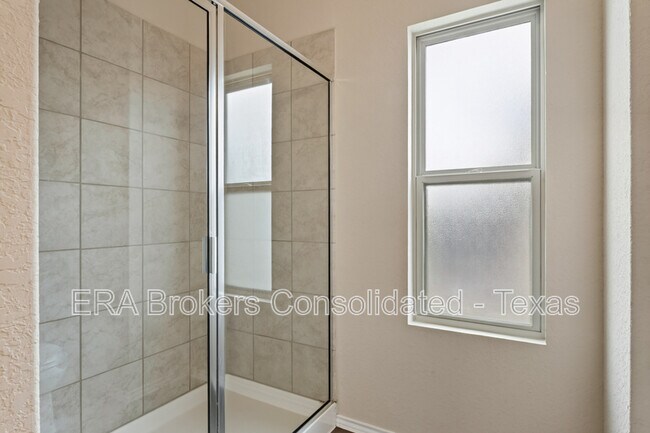 Building Photo - 10610 Grn Lk Dr