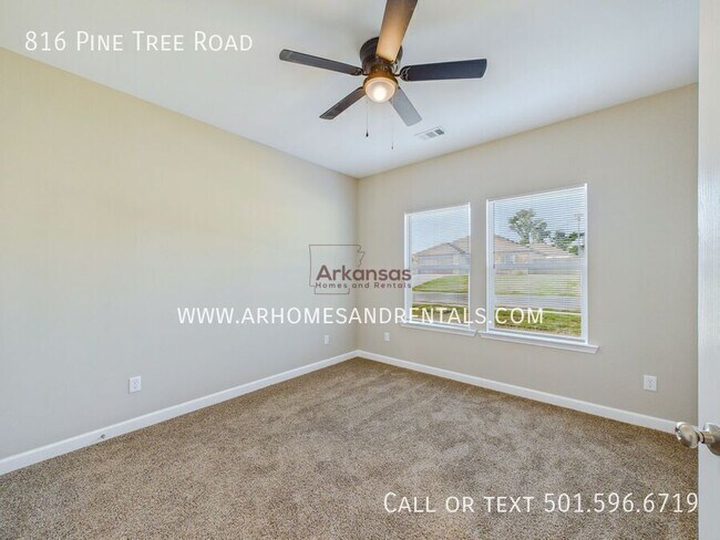 Building Photo - 816 Pine Tree Rd