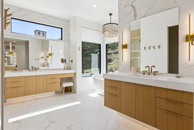 Building Photo - 7705 Dante Dr