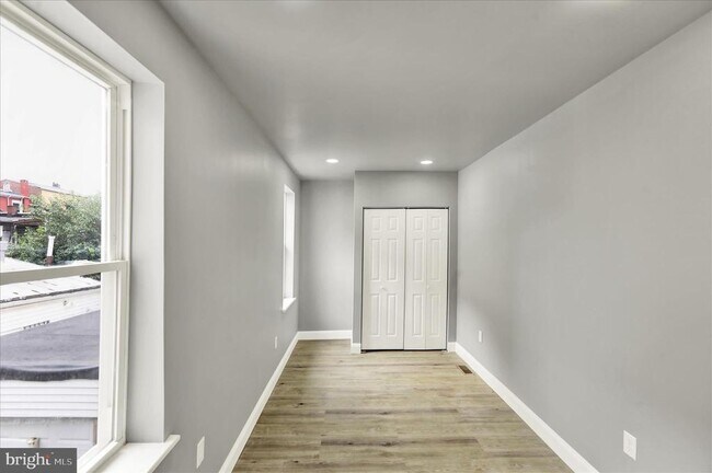 Building Photo - 734 Franklin St