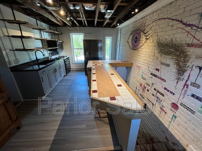 Building Photo - 2200 E Main St