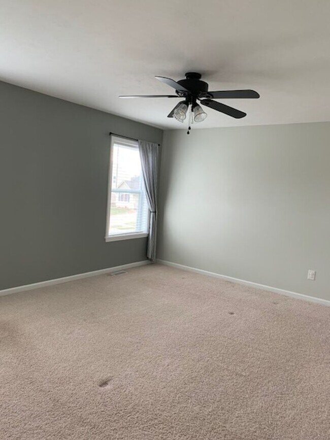 Building Photo - 4 BEDROOM 3 1/2 BATHROOM HOUSE FOR LEASE I...