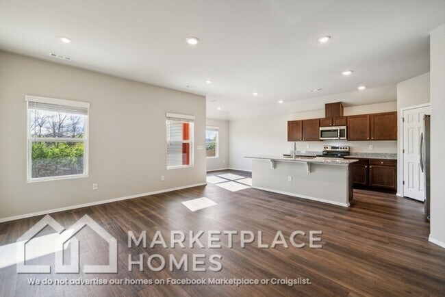 Building Photo - 884 S Brambling Ln