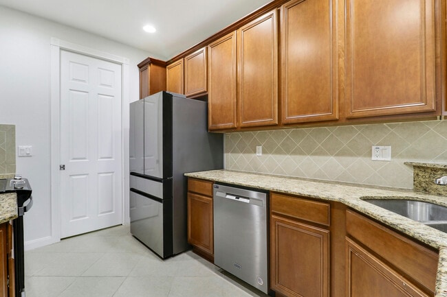 Building Photo - 3310 W Mallory Blvd