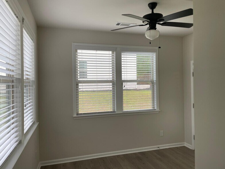 Building Photo - 5975 Stargazer Way
