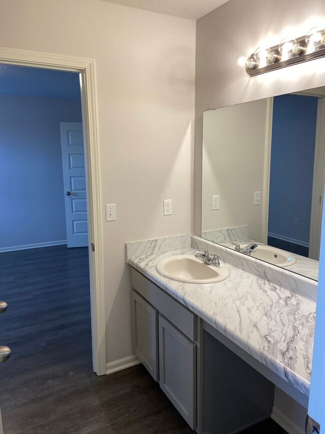 Building Photo - *Pre-leasing* | Three Bedroom | Two Bath H...