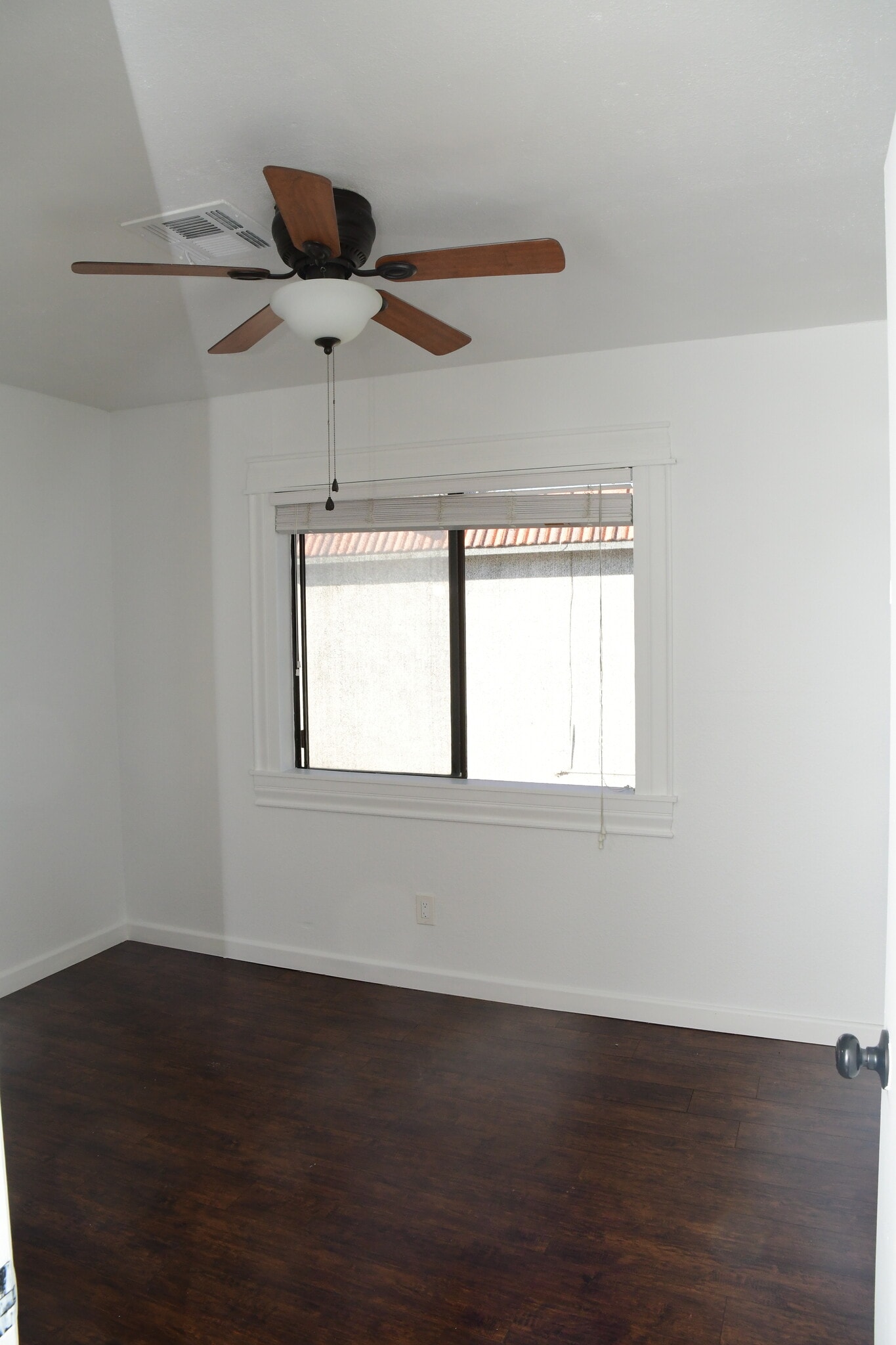 Building Photo - 925 Willow Tree Dr