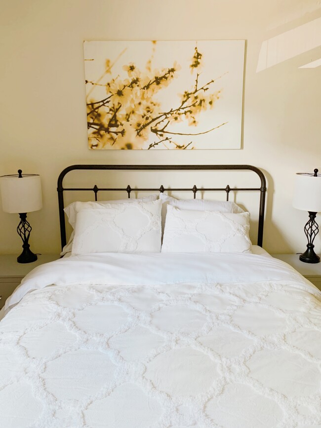 Building Photo - Griggs Duplex