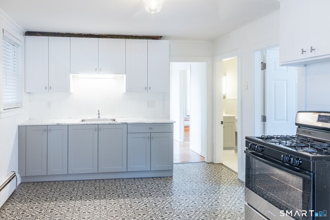 Building Photo - 84 Front St