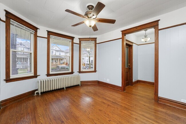 Building Photo - 4128 W School St