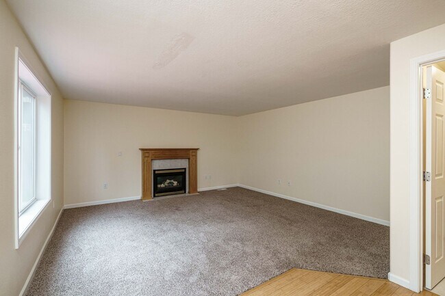 Building Photo - 4 Bedroom 2.5 Bath with Fenced Backyard in Camas School District