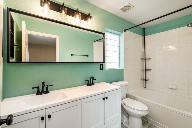 Building Photo - 4779 Waldenwood Dr