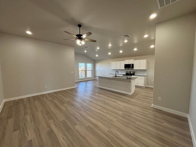 Building Photo - 3 bed/2 bath: Bell Farms AVAILABLE AUGUST!