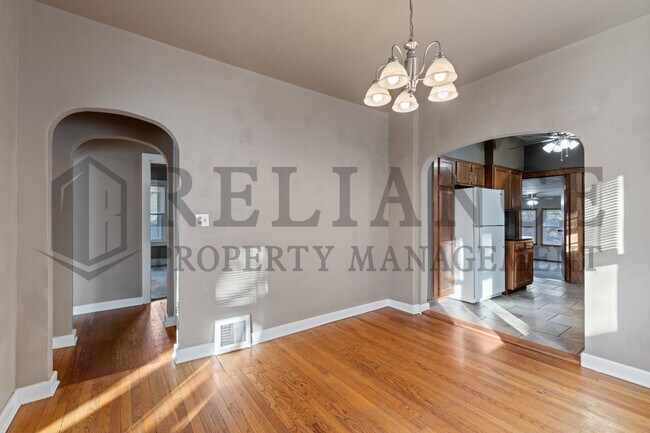 Building Photo - 806 N Faulkner St