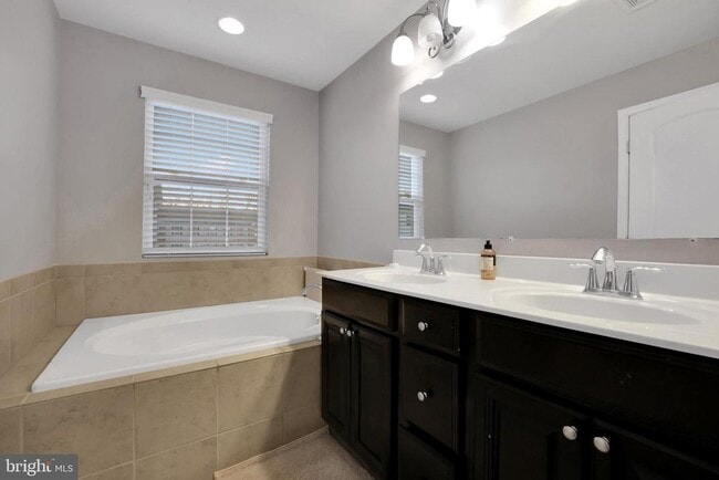Building Photo - 7524 Briargrove Lane
