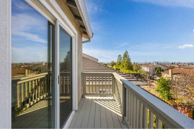 Building Photo - 6480 Eagle Ridge Dr