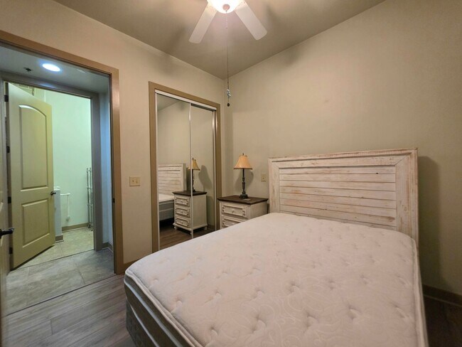 Building Photo - Ground floor 2/2 at The Enclave at Oak Hill