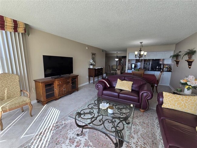 Building Photo - 634 Edgewater Dr