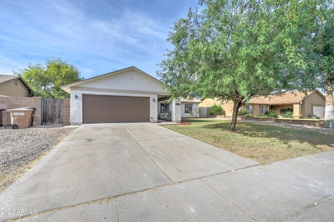 Building Photo - 7113 W Sunnyside Dr