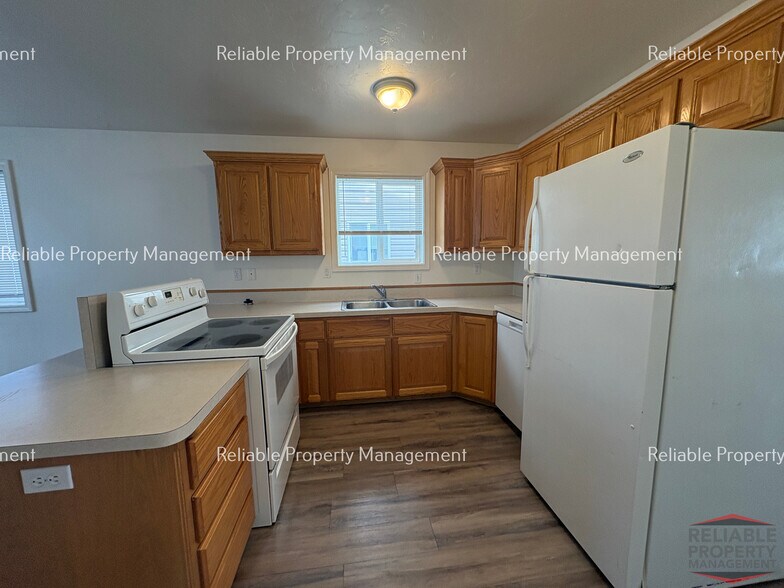 Building Photo - 230 W Anderson St