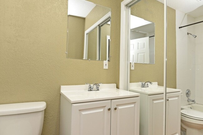 Building Photo - 1023 E Amelia St