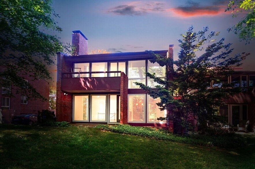Building Photo - 241 Perkins St