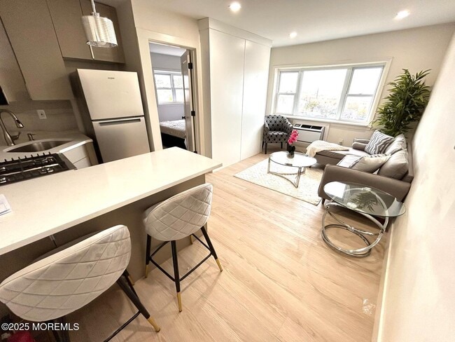 Primary Photo - 1217 Ocean Ave N