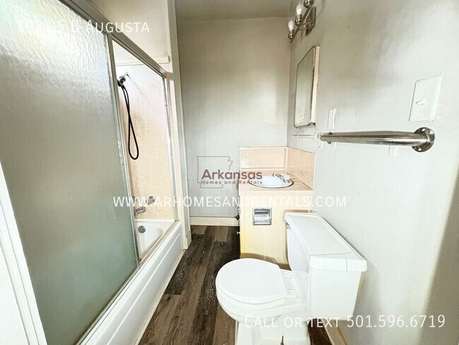 Building Photo - 1923.5 Augusta St