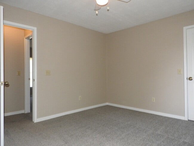 Building Photo - 3107 Rimrock Dr