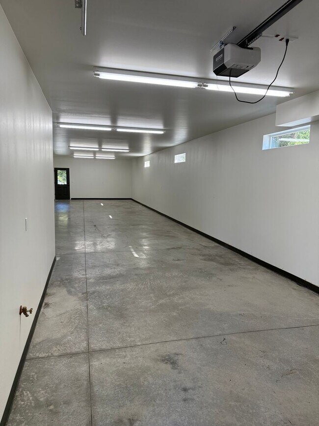 Building Photo - Ask About Our Winter Special!