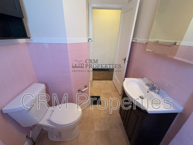 Building Photo - 933 N Linwood Ave