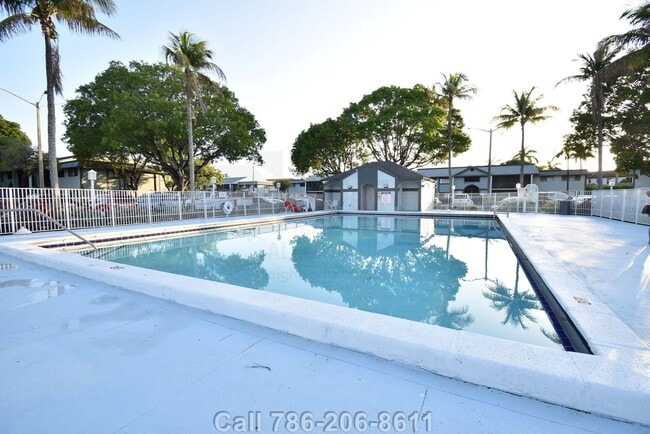 Building Photo - Prime Rental: Spacious 2-Bed, 2-Bath In Carmel Lakes Gated Community