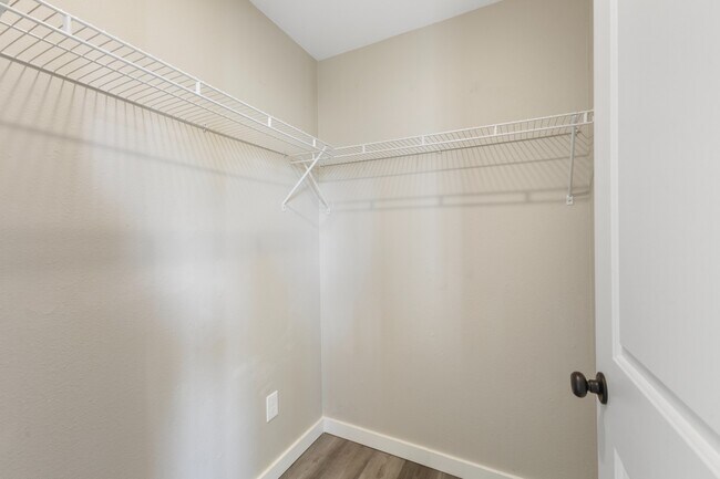 Building Photo - Charming 3BR Home in Heart of Tacoma - Mod...