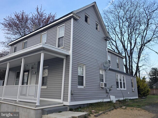 Building Photo - 409 N Washington St