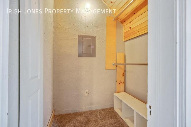 Building Photo - 2829 South Park Ave