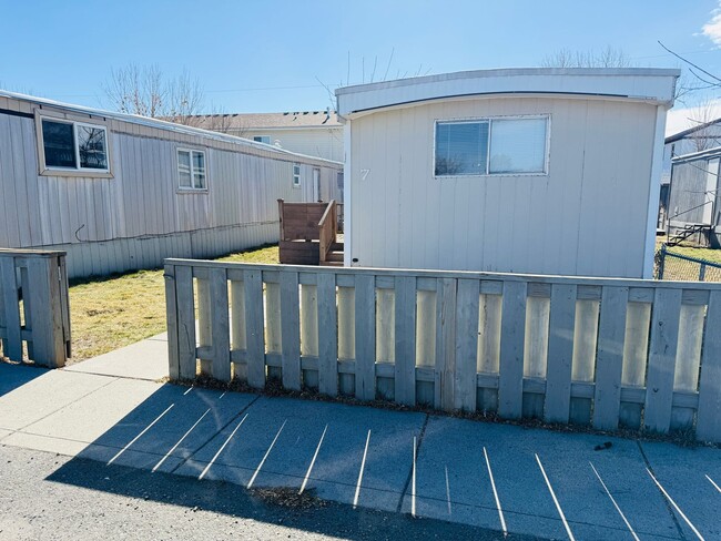 Building Photo - 2 Bedroom fresh remodel in Billings Heights