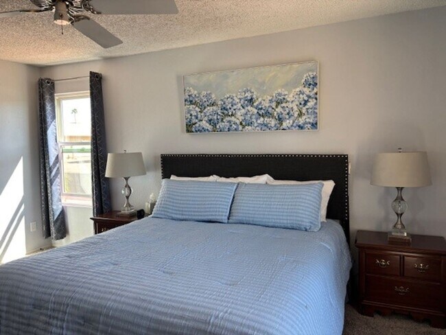 Building Photo - Lovely Updated 2bed/2bath Home in desert landscape of 45+ Active Adult Community of Leisure World...