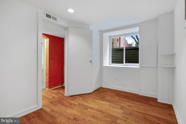 Building Photo - 3512 Lancaster Ave