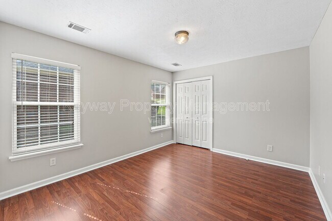 Building Photo - 845 Prairie Ln