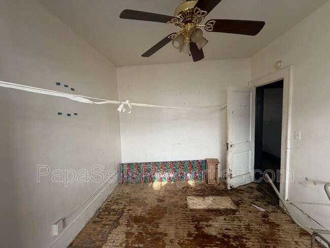 Building Photo - 107 E Archer Ave