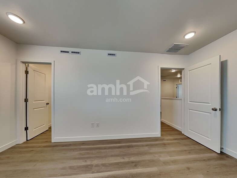 Building Photo - 9717 W Tamarisk Ave
